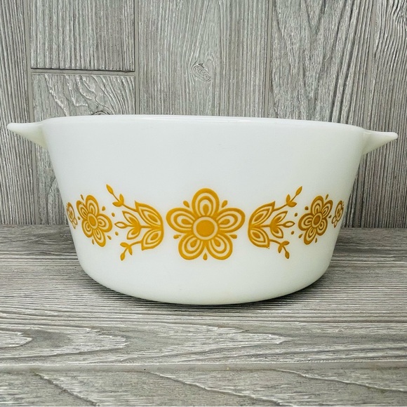 Pyrex by Corningwear 474-b 1.5 l  sauce pan baking dish harvest gold butterfly - Picture 1 of 11